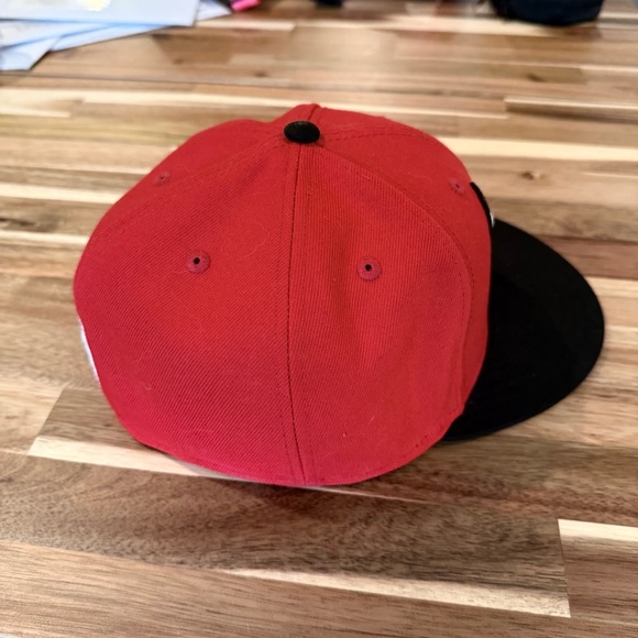 New Era Chicago Bulls Red and Black Flat Brim Snapback Hat - Picture 6 of 10